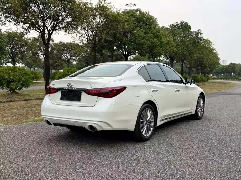 Infiniti Q50L — фото 5