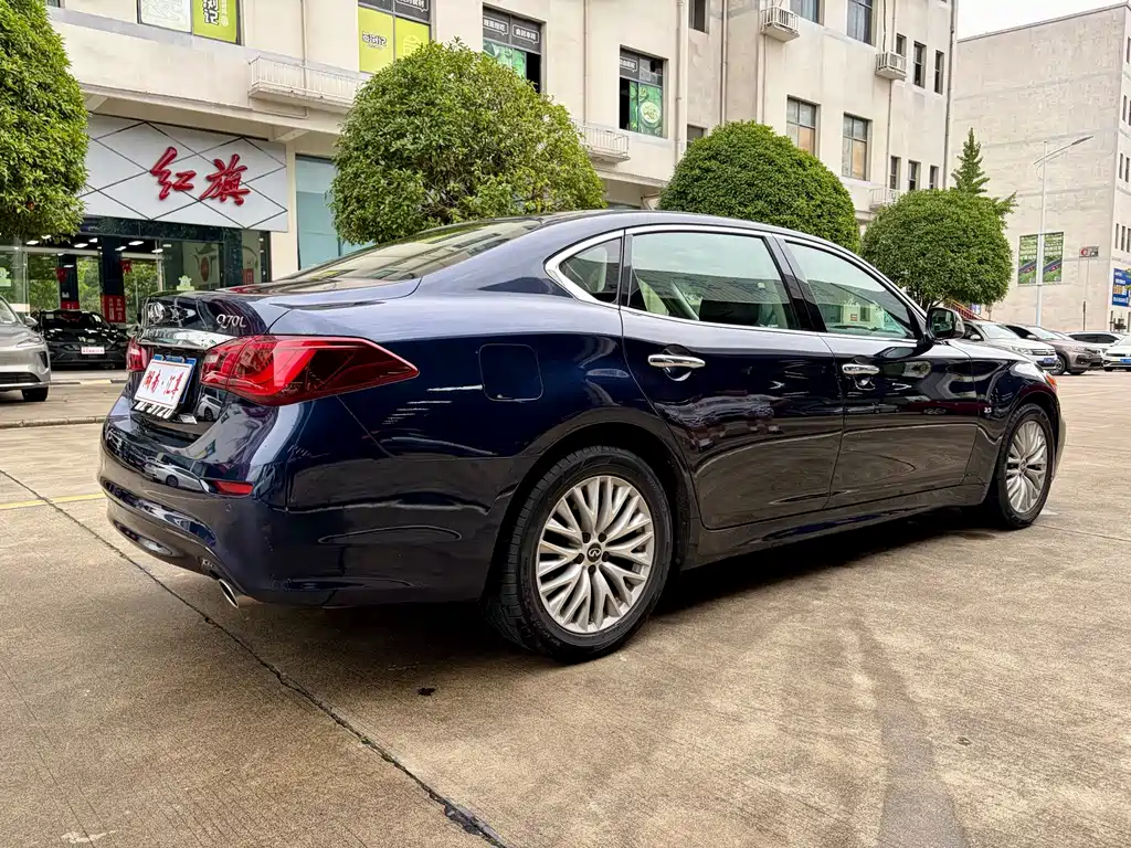 Infiniti Q70 — фото 17