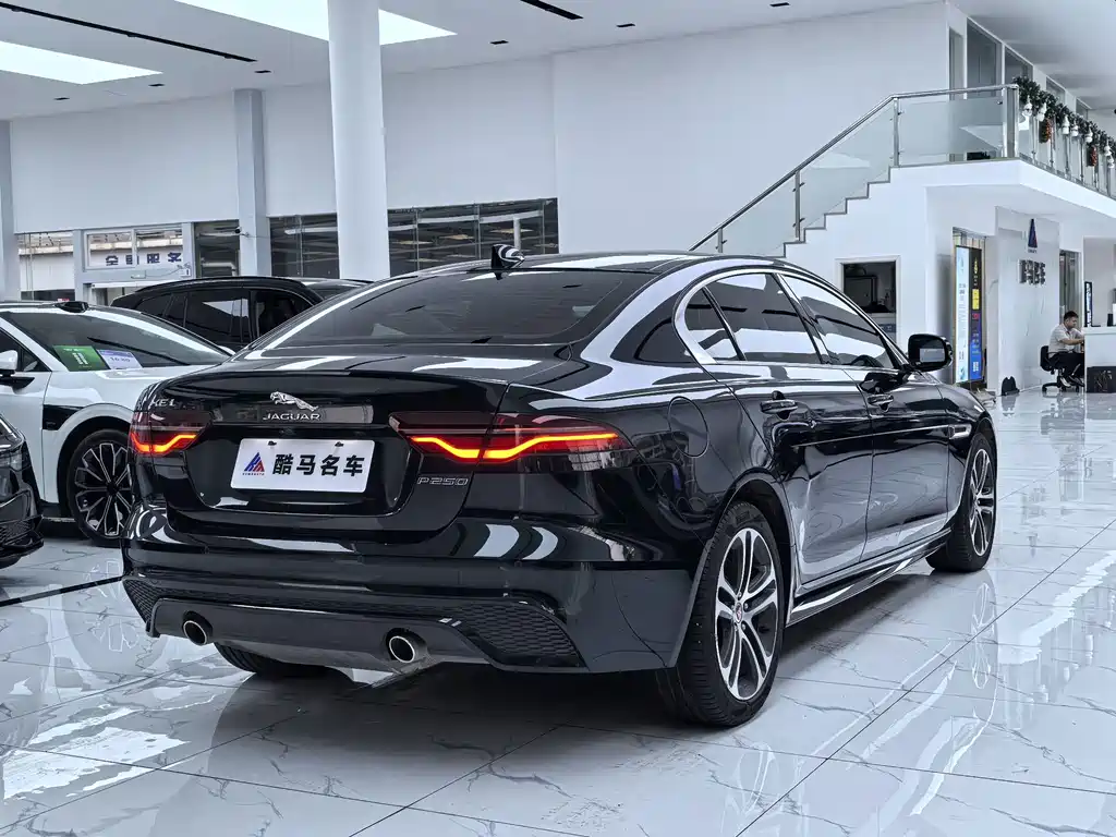 Jaguar XEL — фото 15