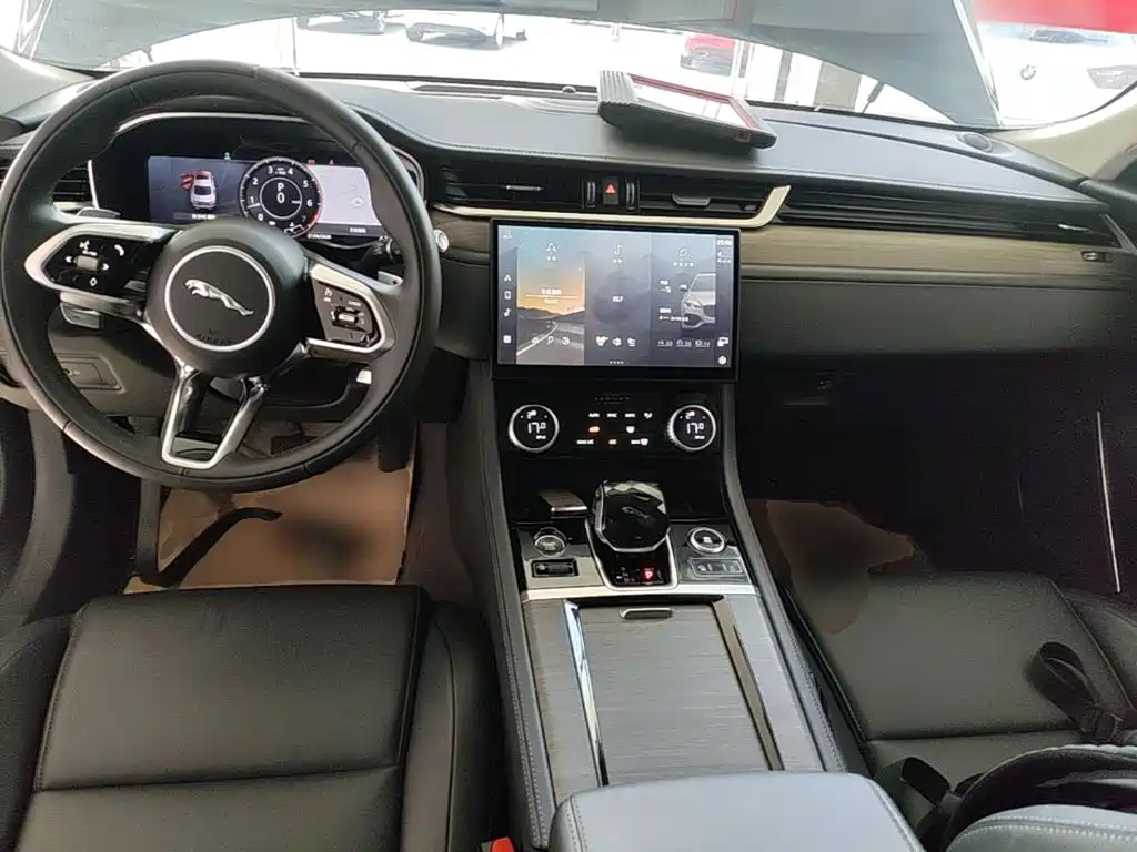 Jaguar XFL — фото 10