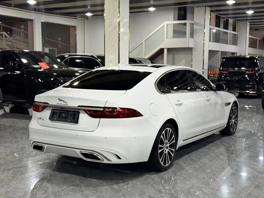 Jaguar XFL — фото 18