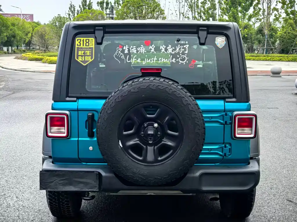 Jeep Wrangler — фото 7