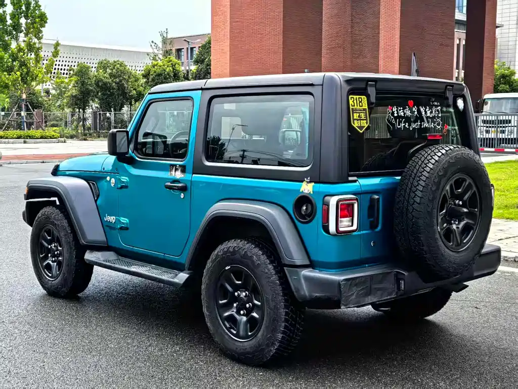 Jeep Wrangler — фото 8