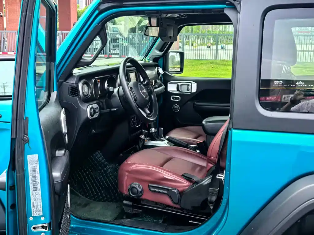 Jeep Wrangler — фото 9
