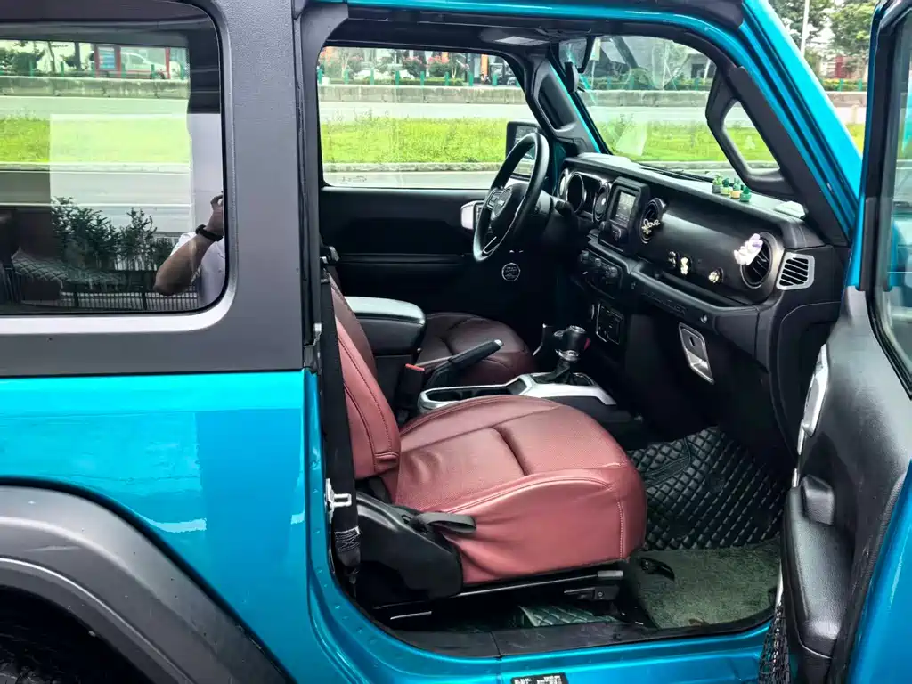 Jeep Wrangler — фото 10