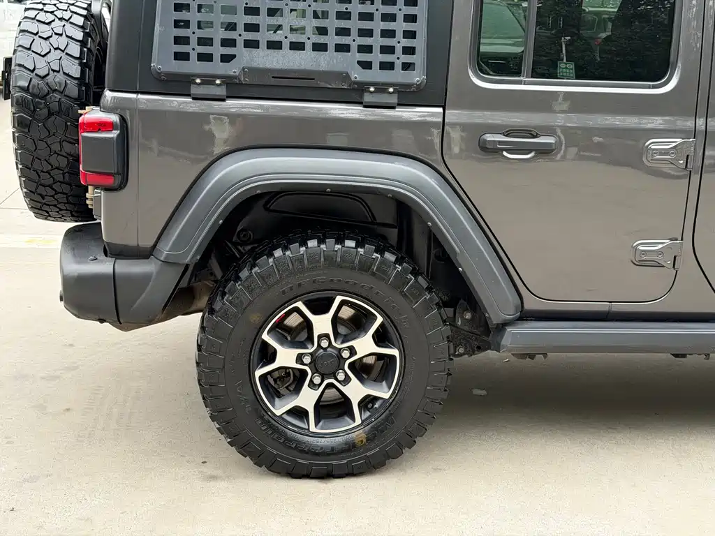 Jeep Wrangler — фото 6