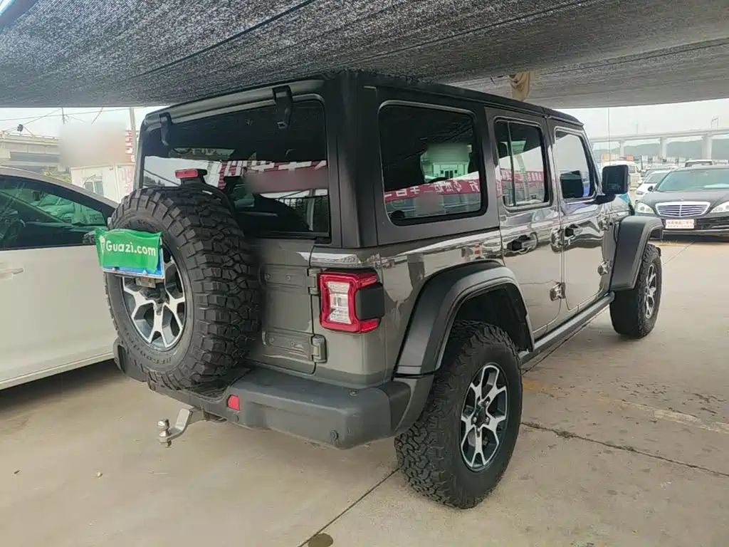 Jeep Wrangler — фото 7