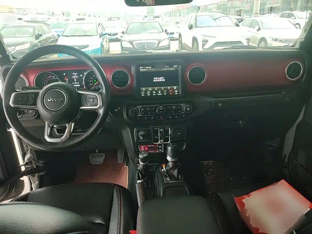 Jeep Wrangler — фото 10