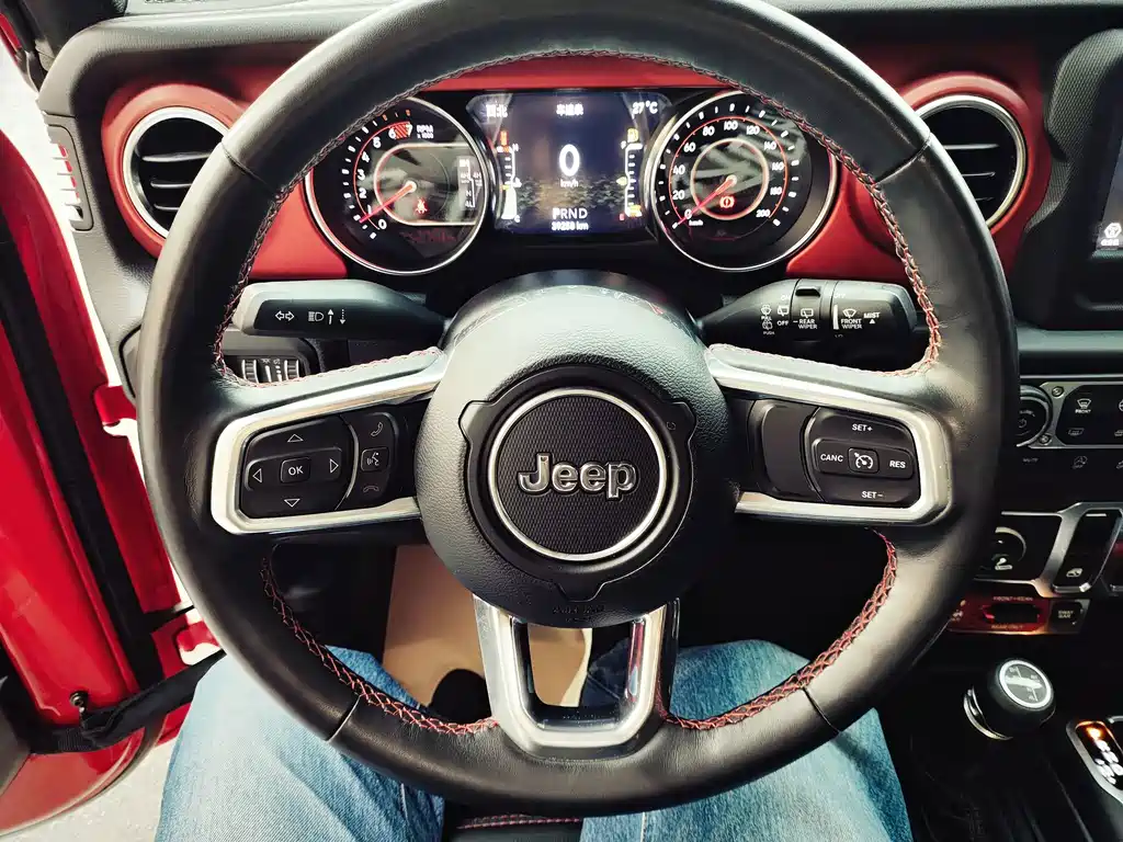 Jeep Wrangler — фото 9