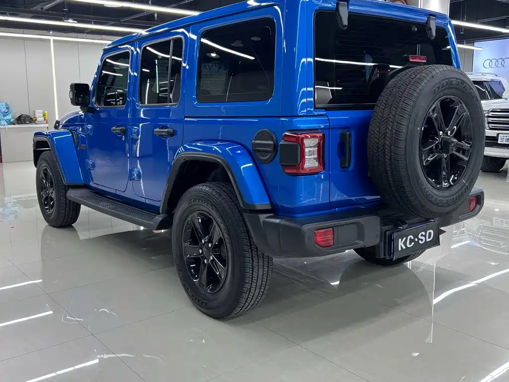 Jeep Wrangler — фото 6
