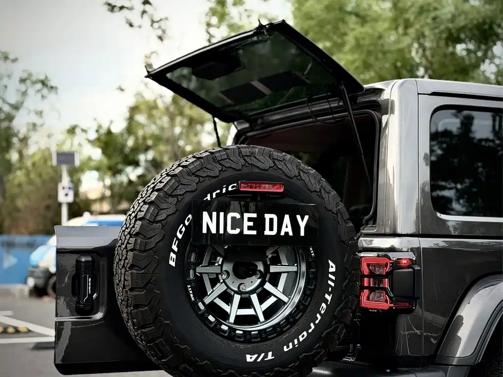 Jeep Wrangler — фото 15