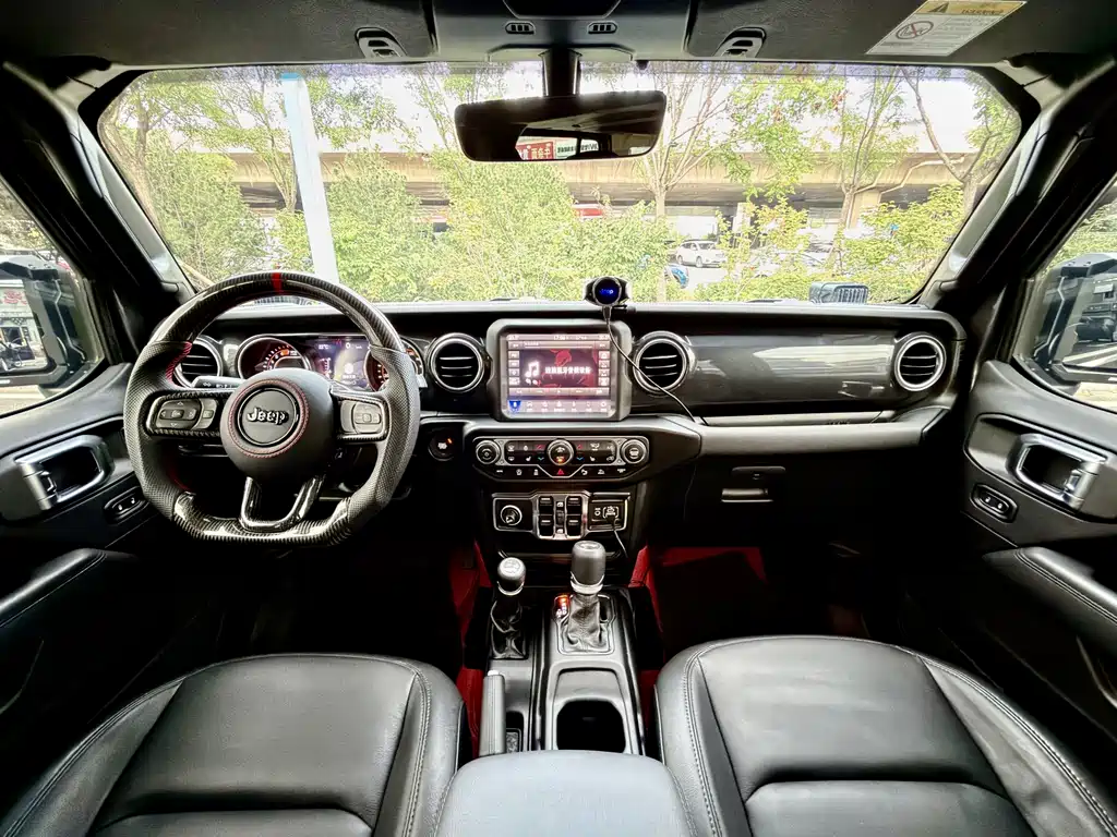 Jeep Wrangler — фото 7