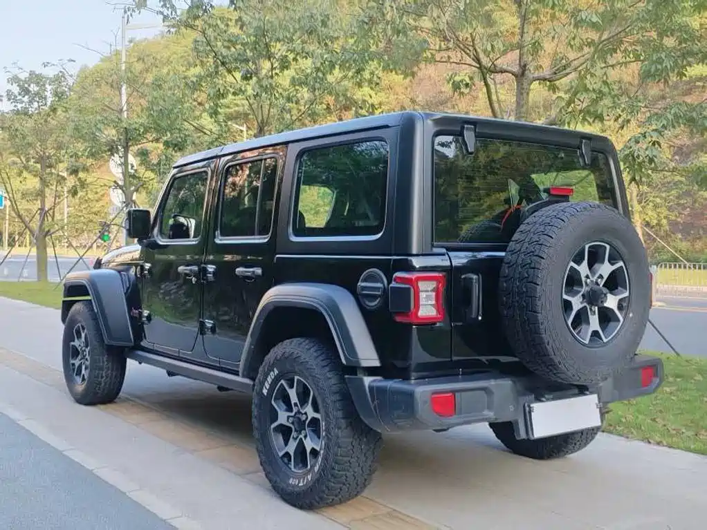 Jeep Wrangler — фото 7
