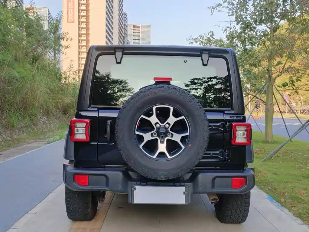 Jeep Wrangler — фото 8