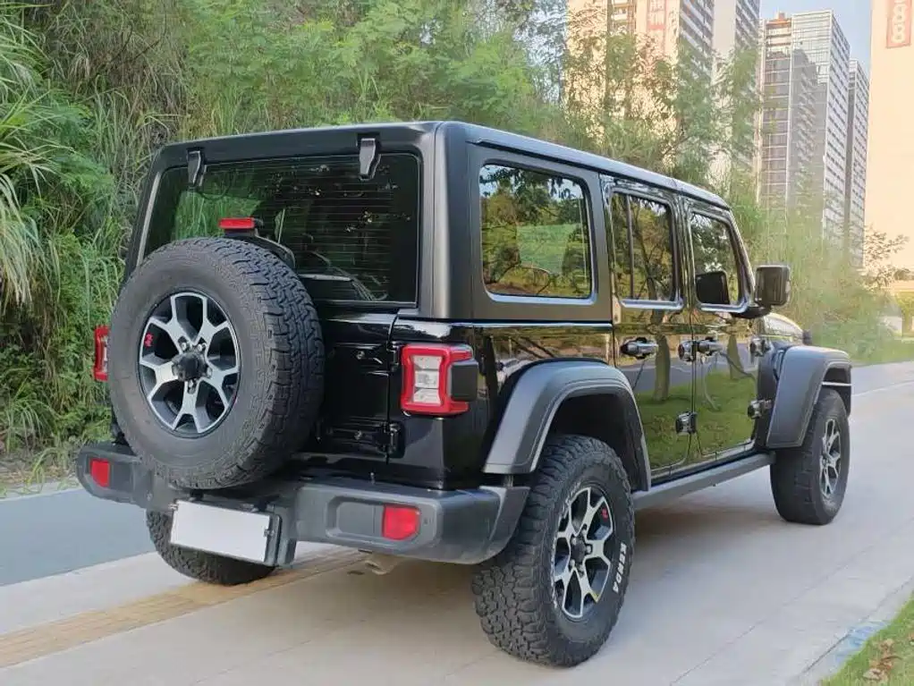 Jeep Wrangler — фото 9