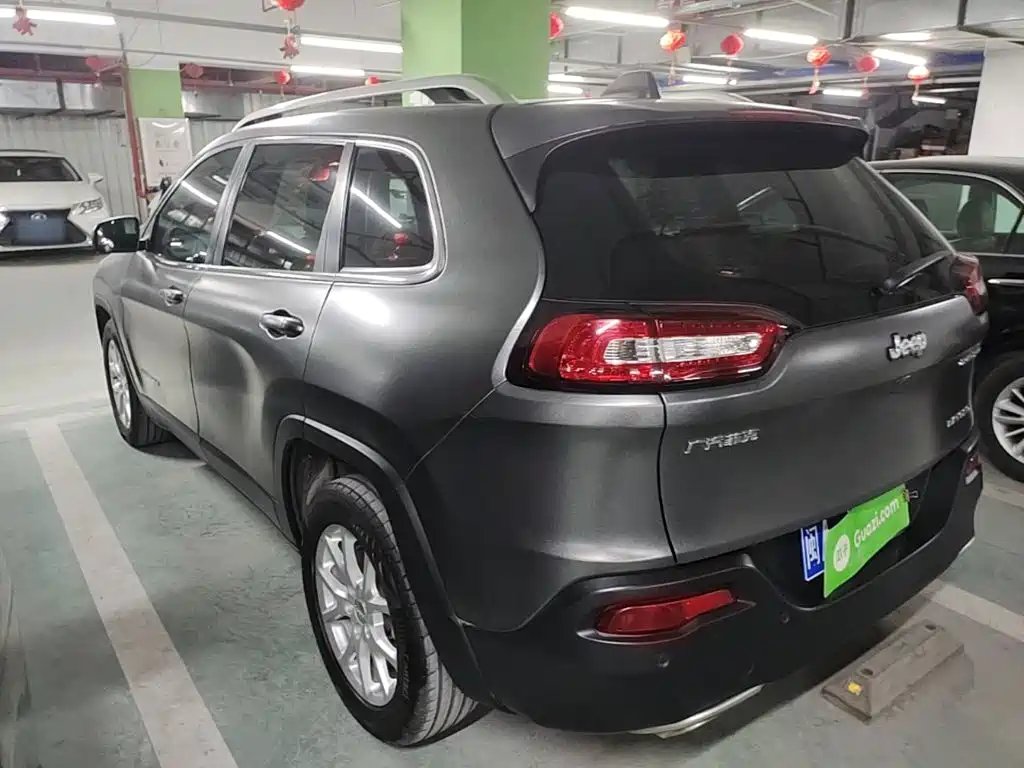 Jeep Cherokee — фото 23