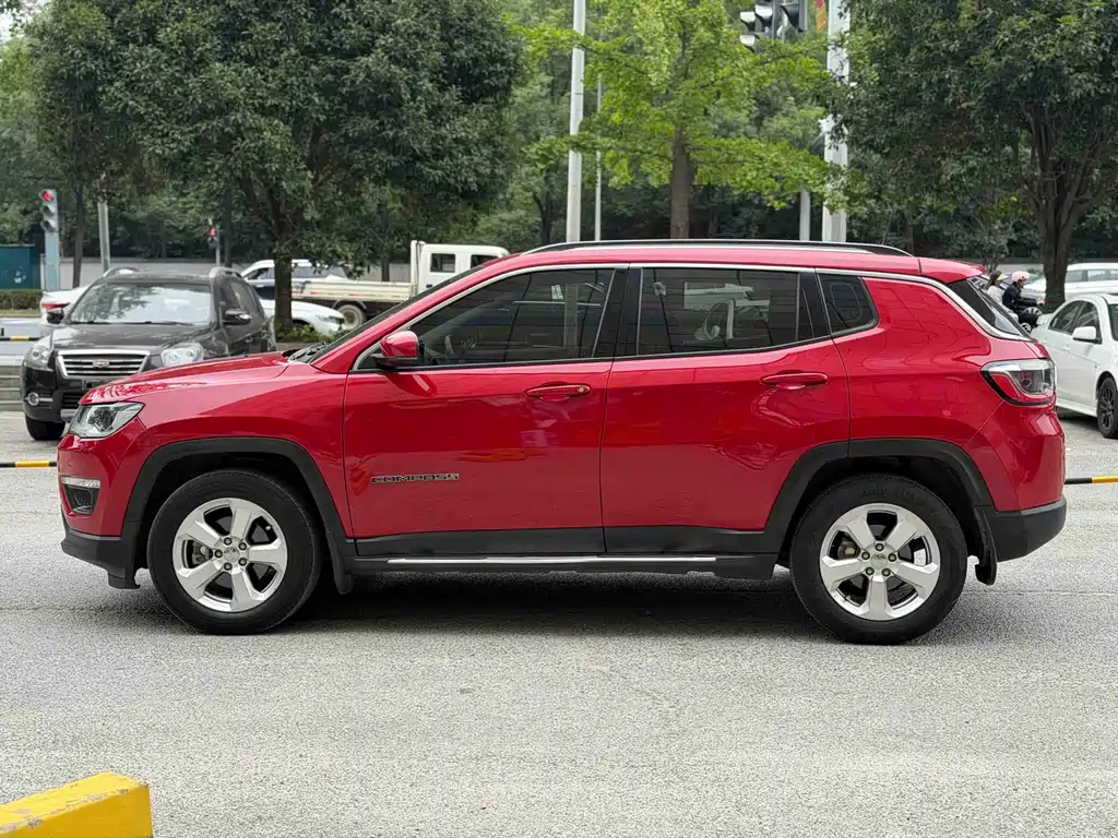 Jeep Compass — фото 4