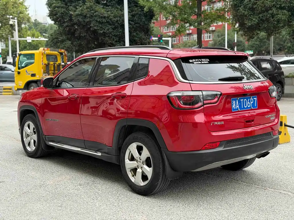 Jeep Compass — фото 6
