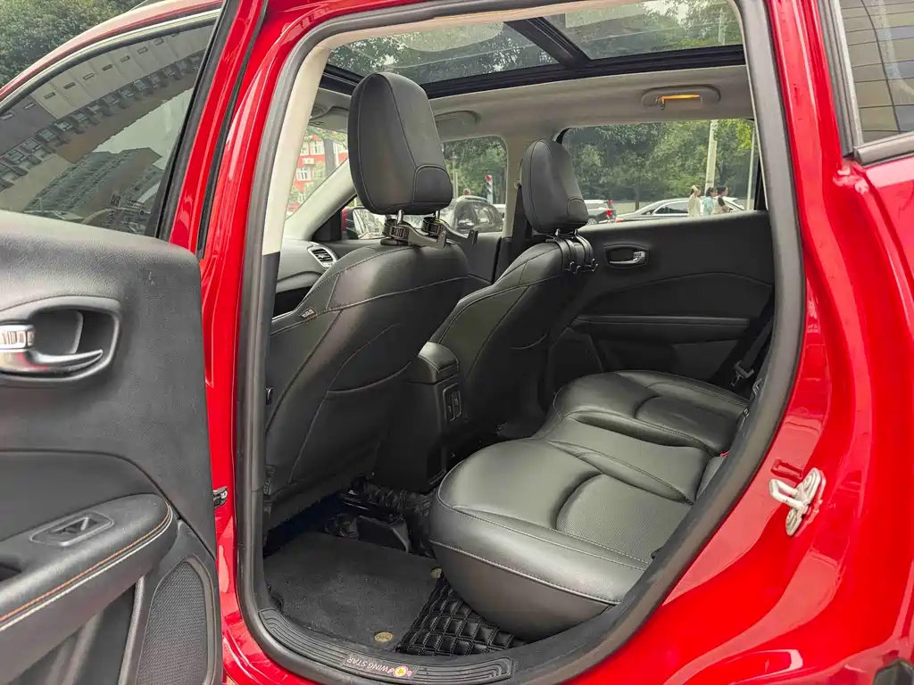 Jeep Compass — фото 7