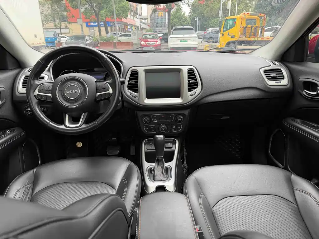 Jeep Compass — фото 9