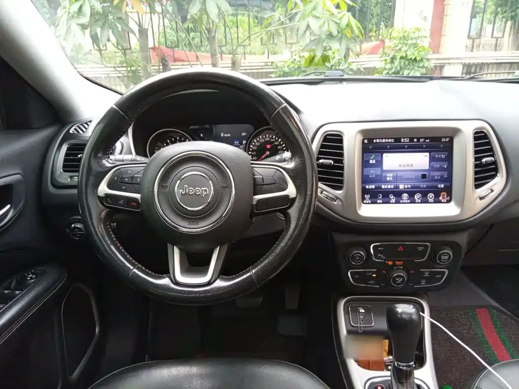 Jeep Compass — фото 11