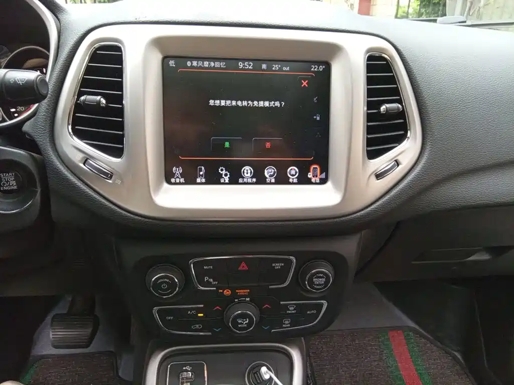 Jeep Compass — фото 14