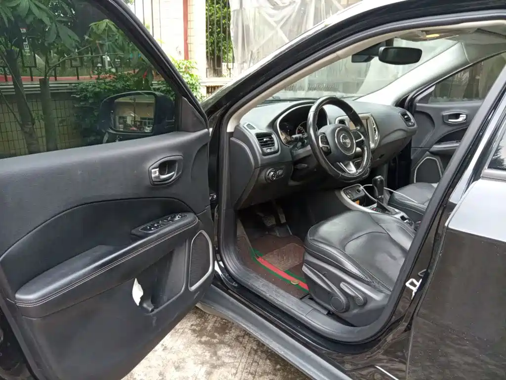 Jeep Compass — фото 17