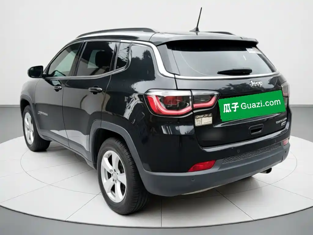 Jeep Compass — фото 4