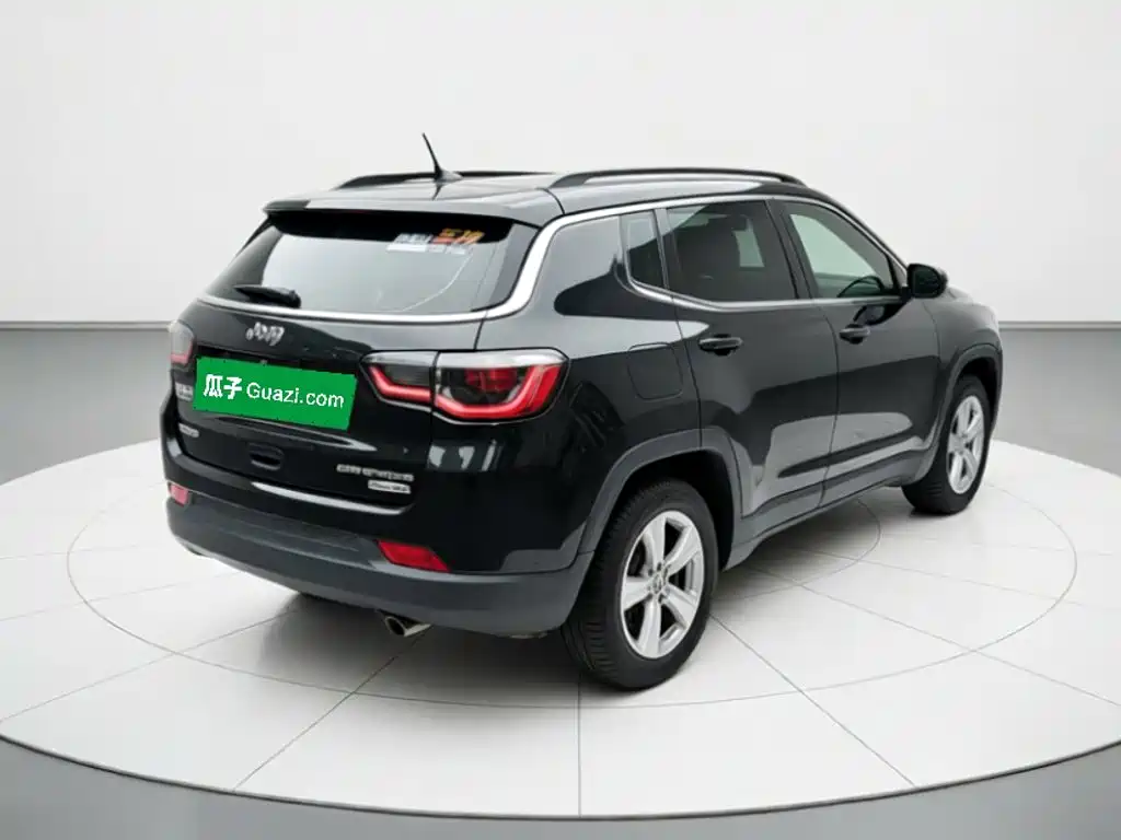 Jeep Compass — фото 6