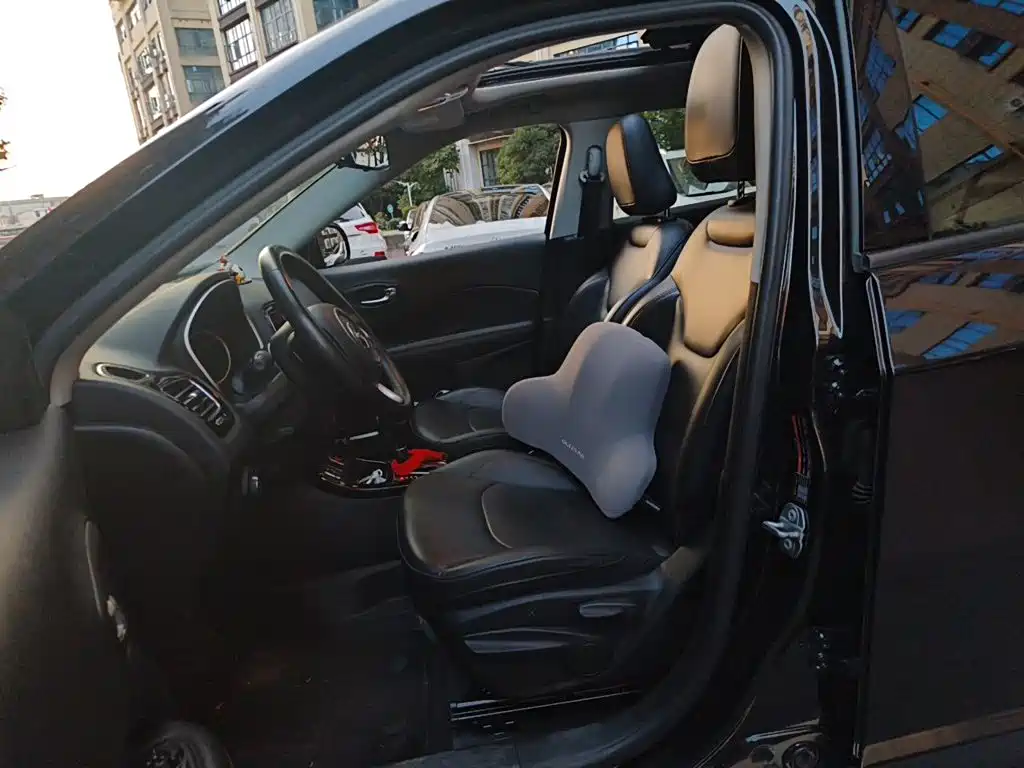 Jeep Compass — фото 11