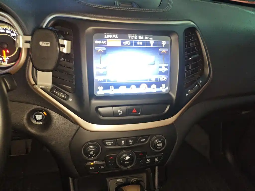 Jeep Cherokee — фото 14