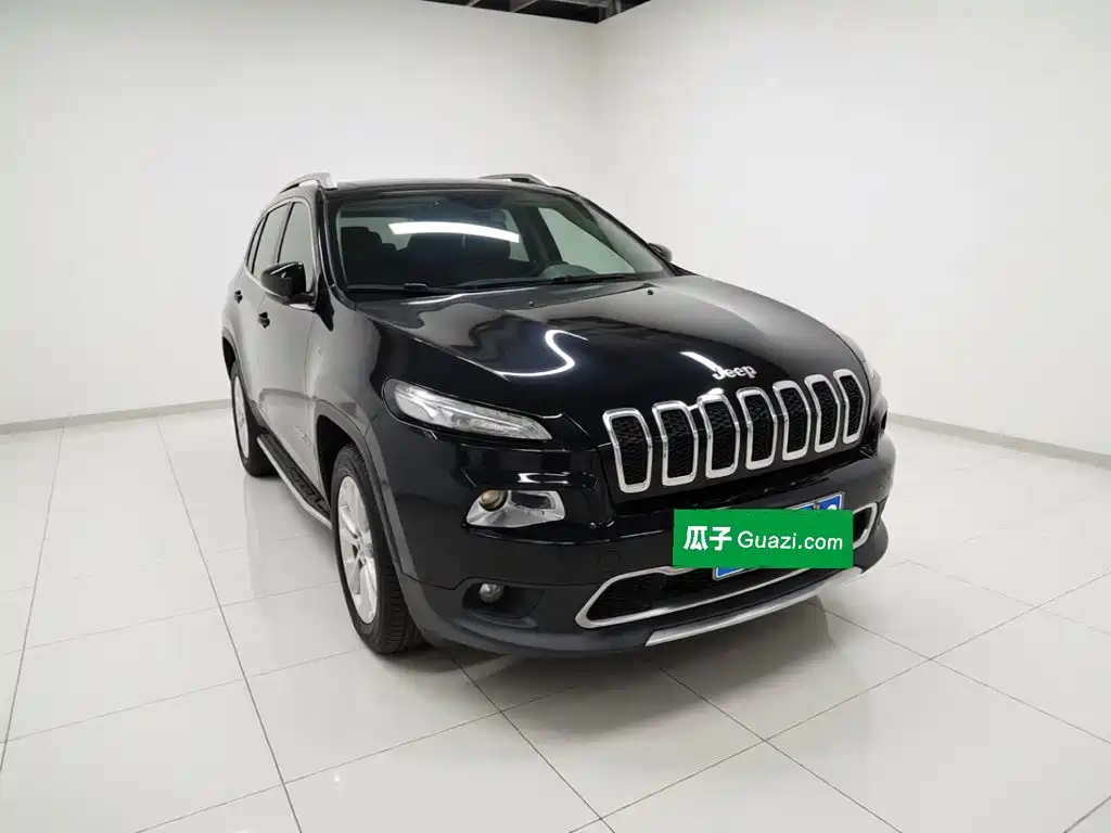 Jeep Cherokee — фото 3