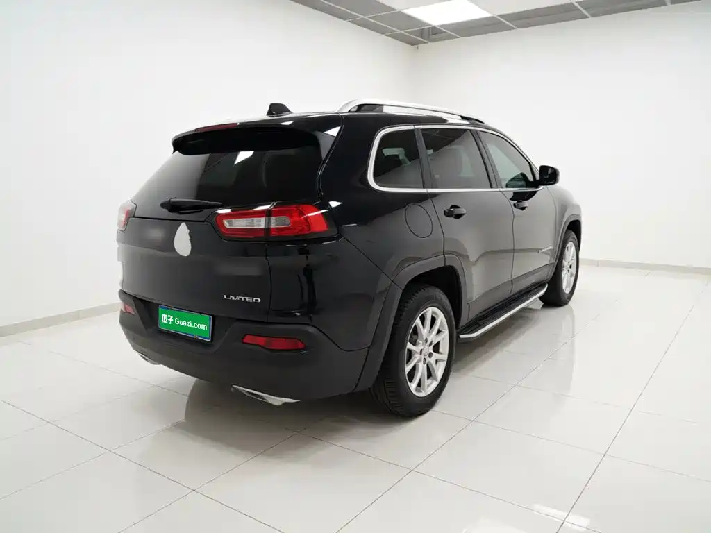 Jeep Cherokee — фото 5