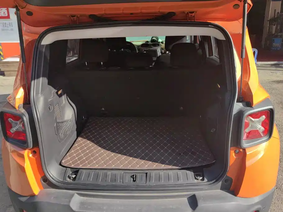 Jeep Renegade — фото 4