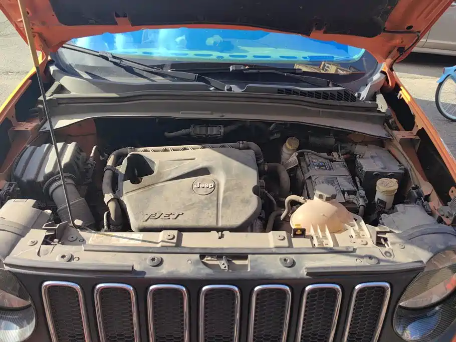 Jeep Renegade — фото 10