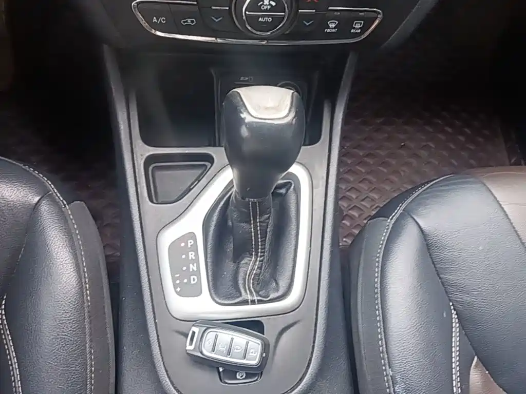 Jeep Cherokee — фото 14