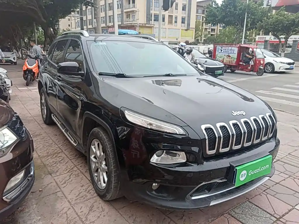 Jeep Cherokee — фото 4
