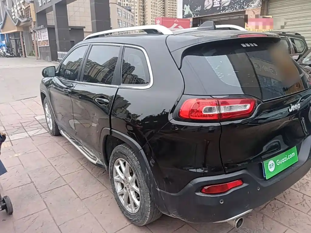 Jeep Cherokee — фото 5