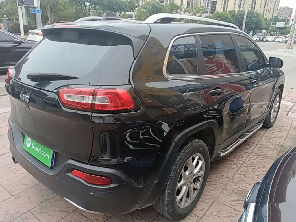 Jeep Cherokee — фото 7