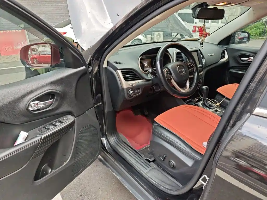 Jeep Cherokee — фото 14