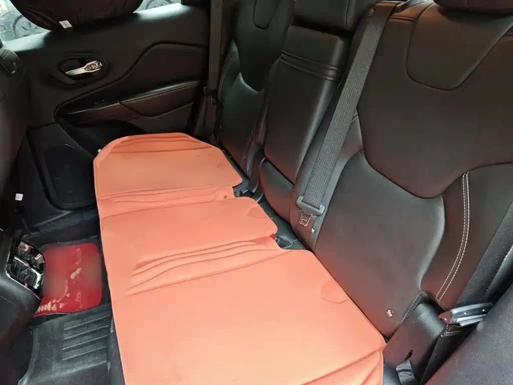 Jeep Cherokee — фото 15