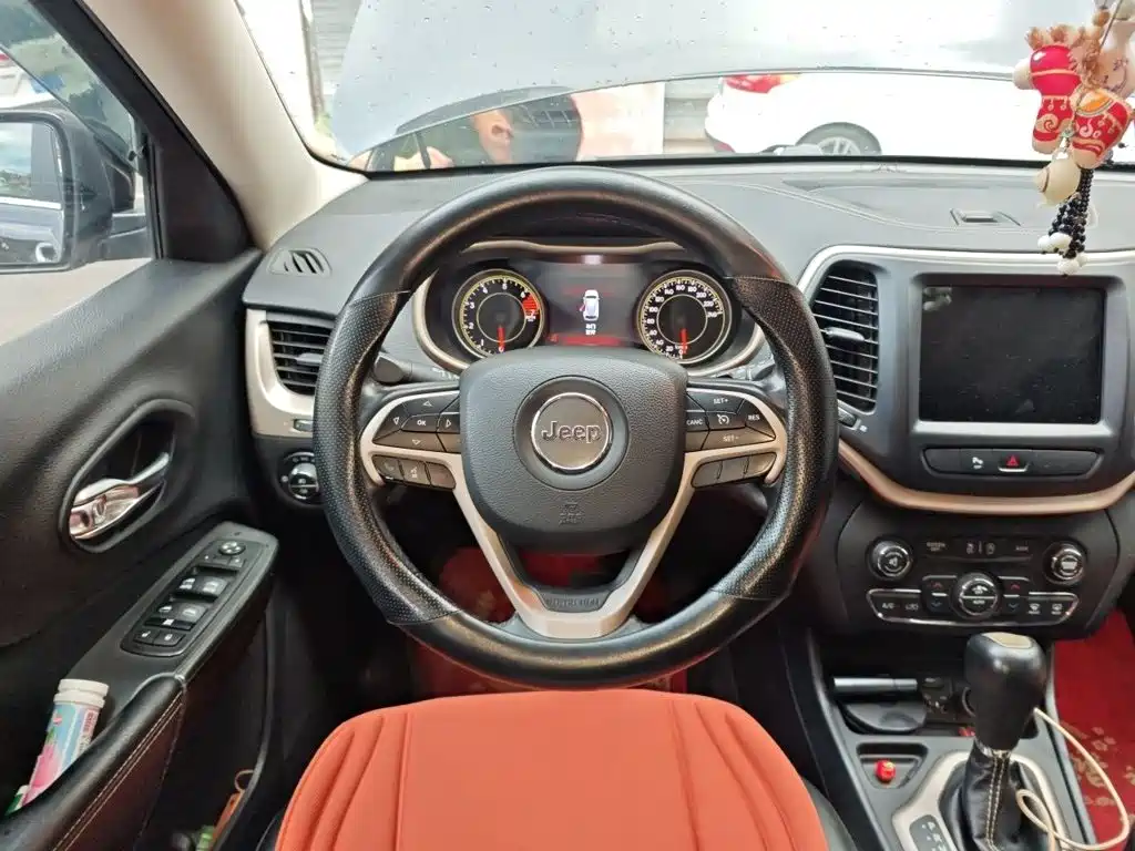 Jeep Cherokee — фото 3