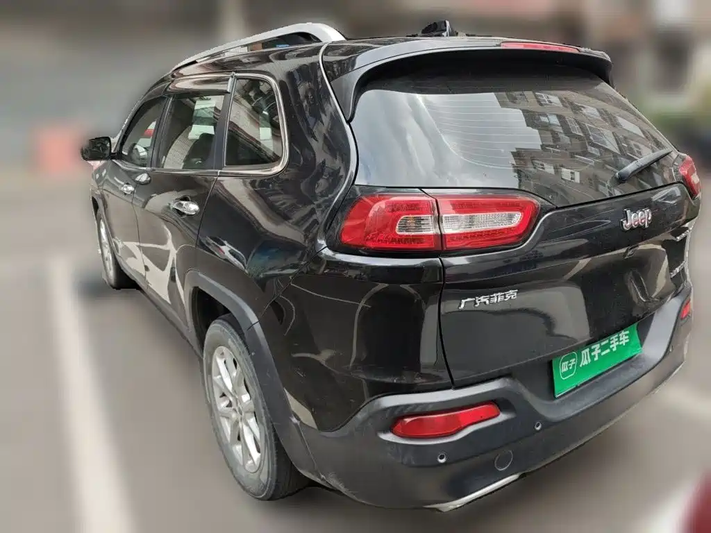 Jeep Cherokee — фото 25