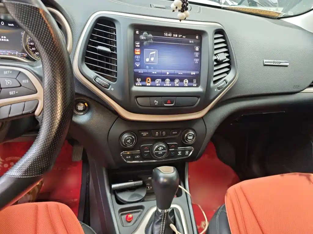 Jeep Cherokee — фото 6