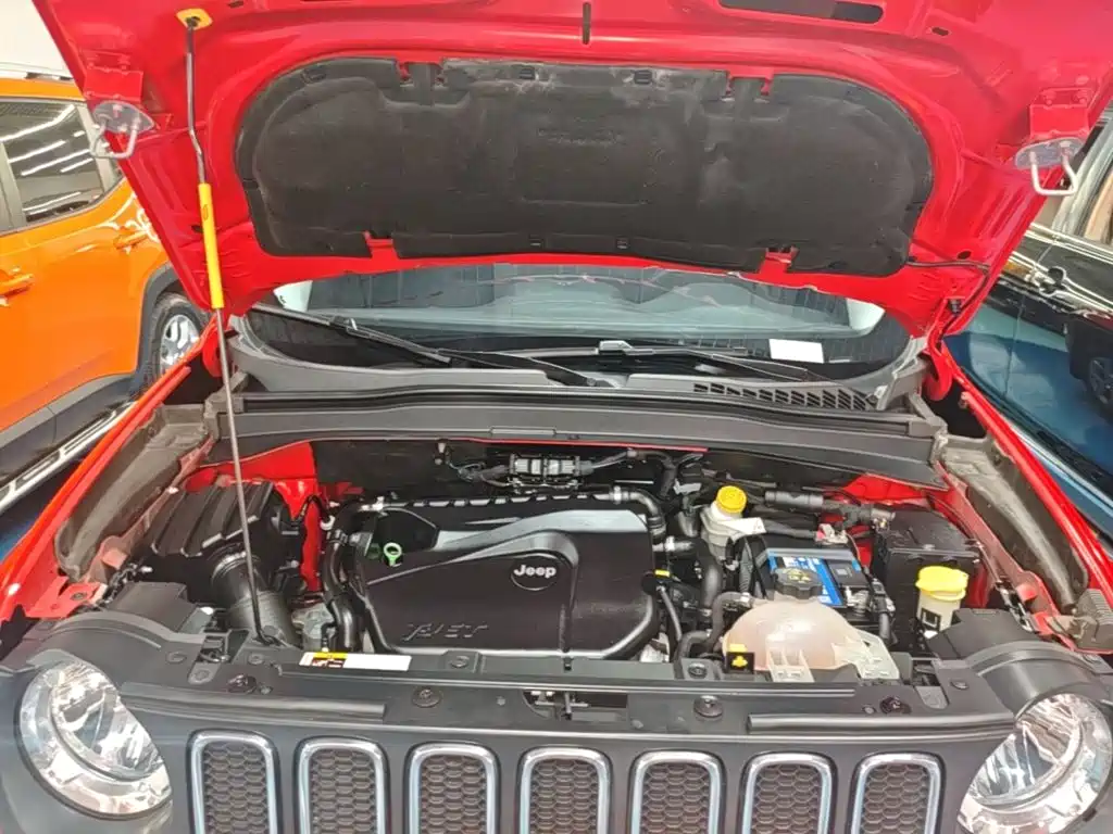 Jeep Renegade — фото 20