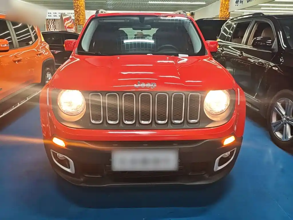 Jeep Renegade — фото 3
