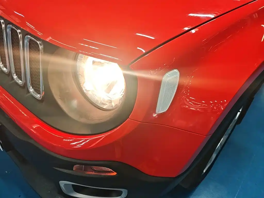 Jeep Renegade — фото 24