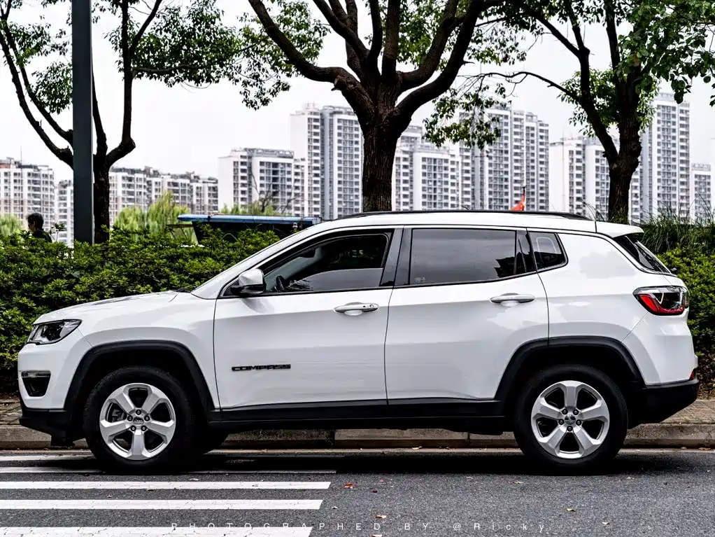 Jeep Compass — фото 2