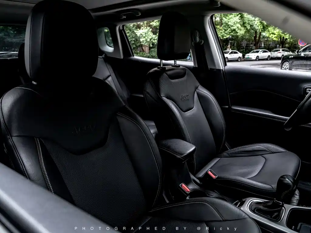 Jeep Compass — фото 6