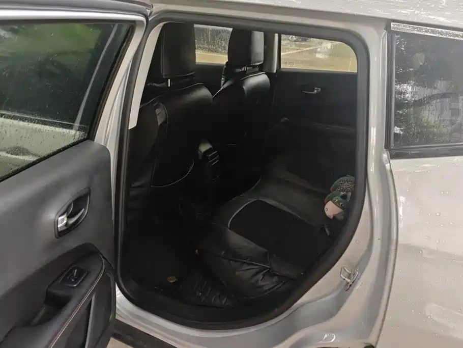 Jeep Compass — фото 11